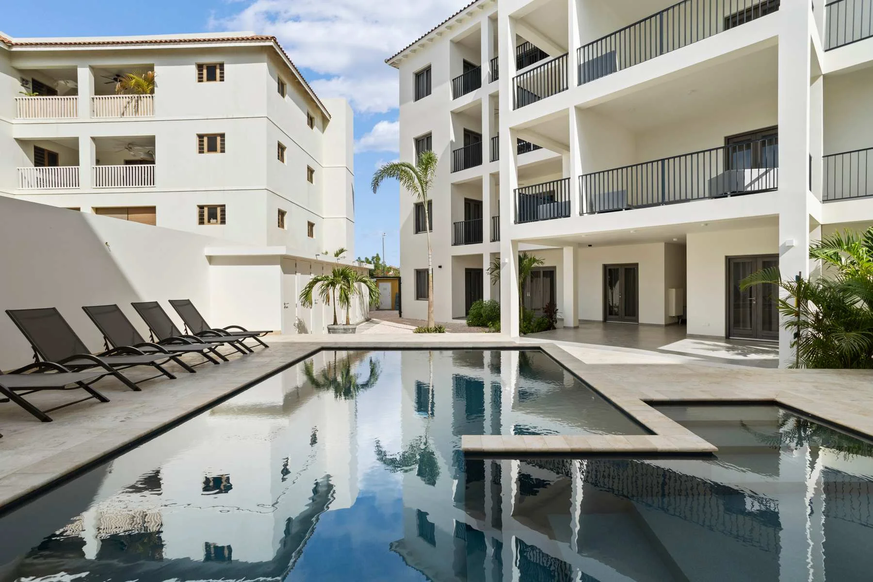 Bonaire Beach Apartments 1